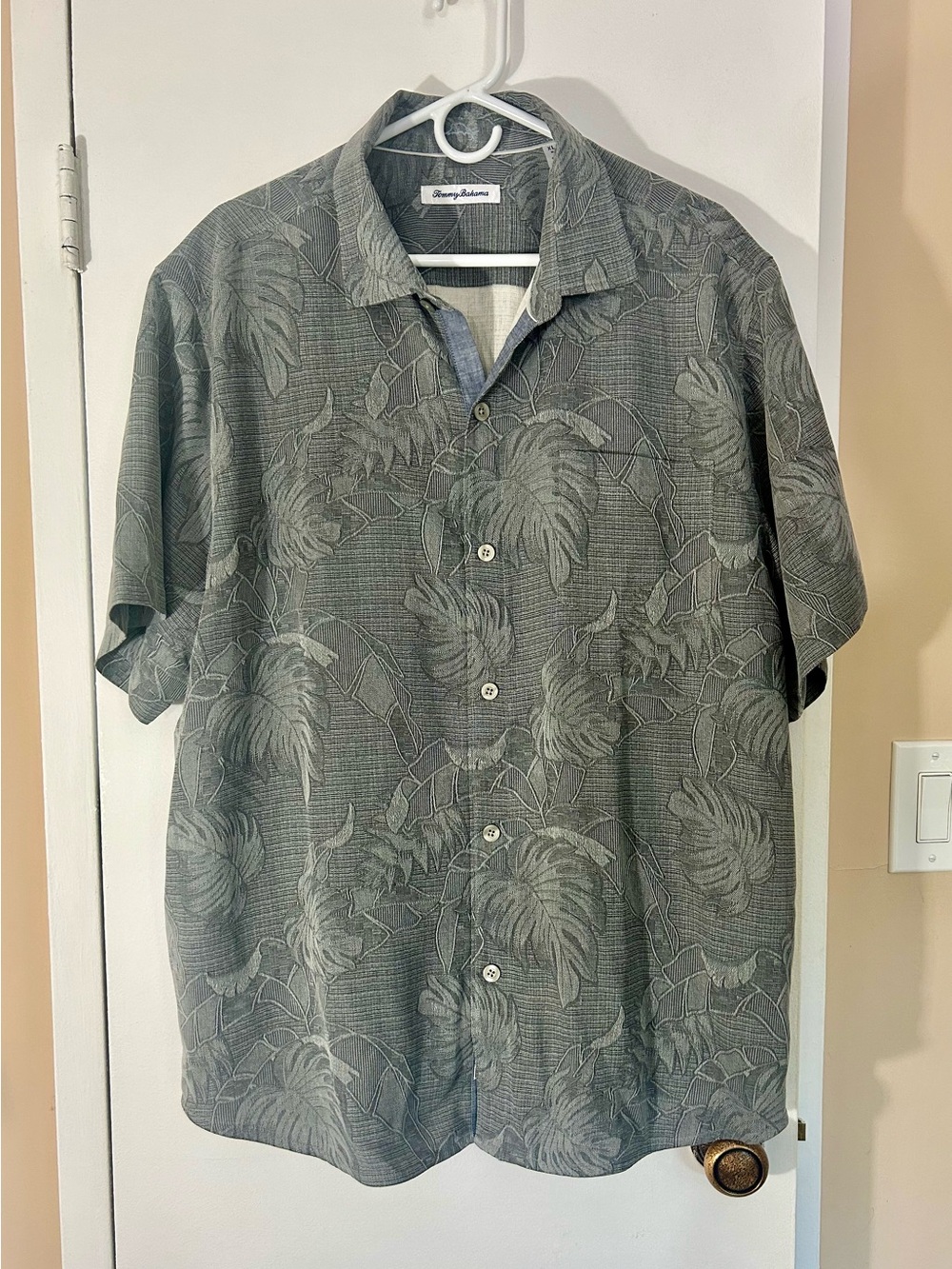Tommy Bahama TB93, 100% Silk Gray Tropical Short-Sleeve Button-Up Shirt, Mens XL
